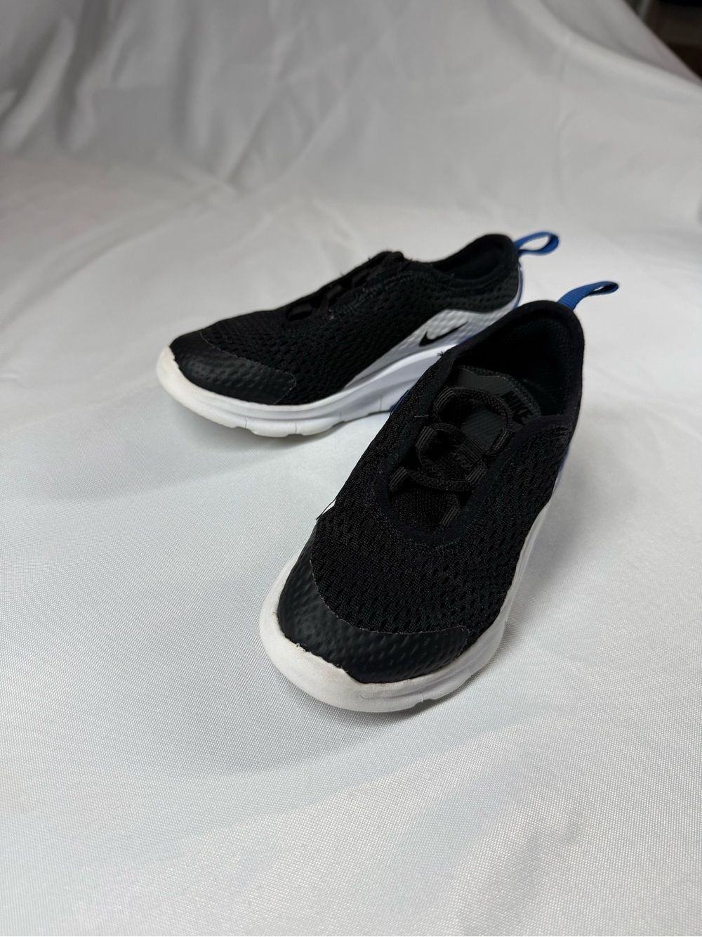 Nike Kids Black and Blue Slip-On Sneakers with White Midsole Size 9C - Picture 6 of 11